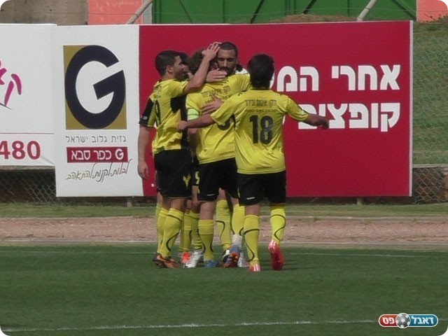 וכולם חוגגים (שקד מורג)